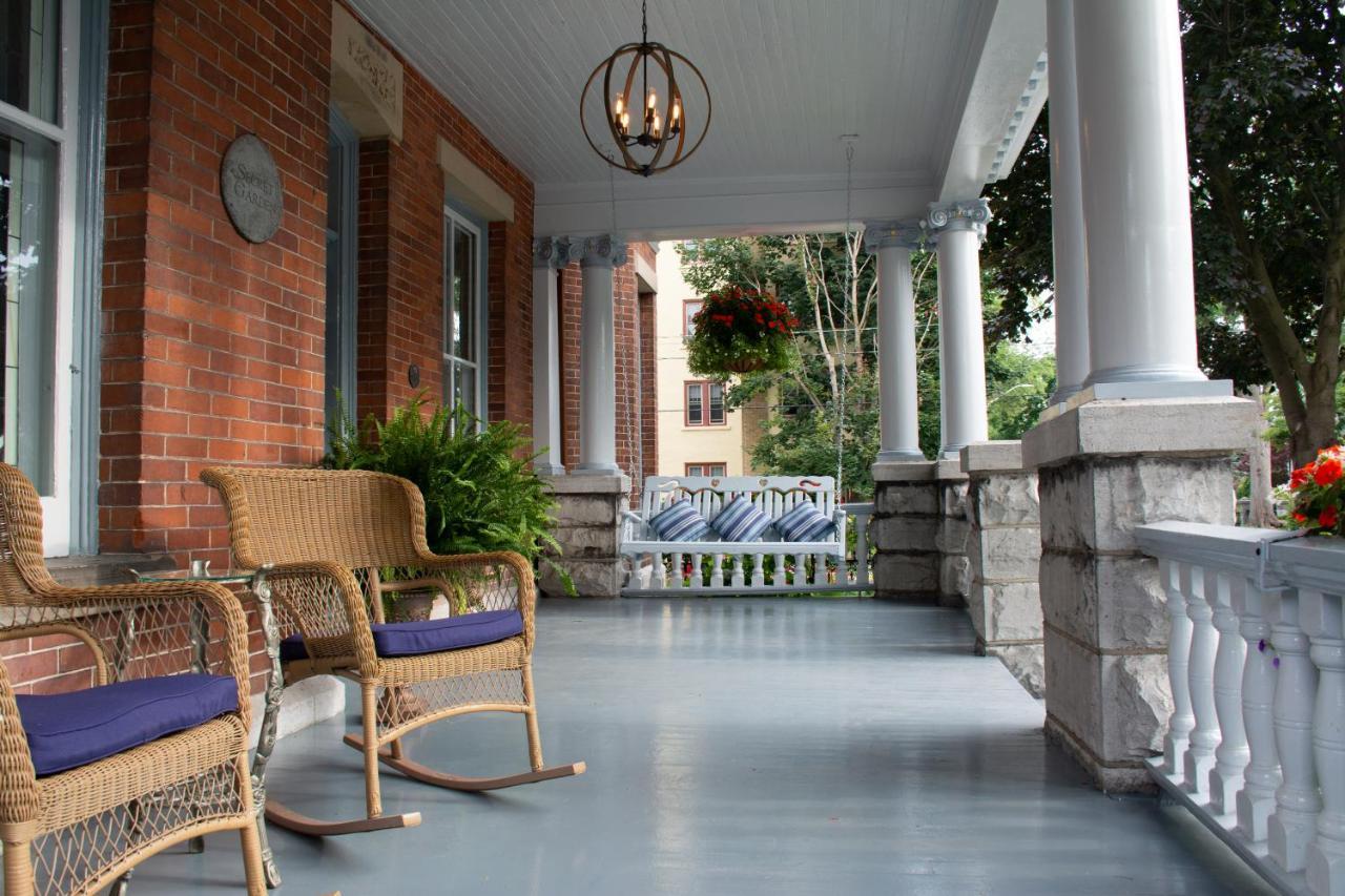 كينفستون The Secret Garden Inn المظهر الخارجي الصورة