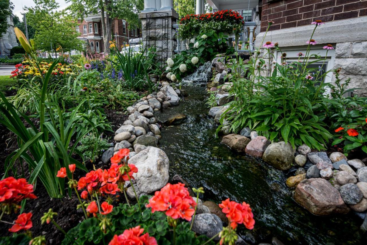 كينفستون The Secret Garden Inn المظهر الخارجي الصورة