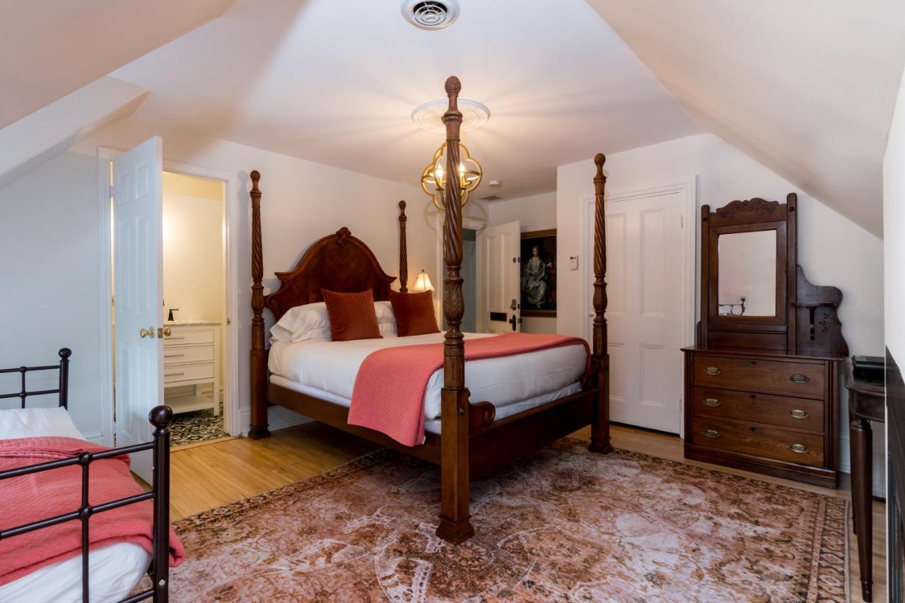 كينفستون The Secret Garden Inn المظهر الخارجي الصورة