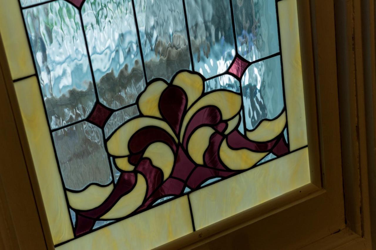 كينفستون The Secret Garden Inn المظهر الخارجي الصورة