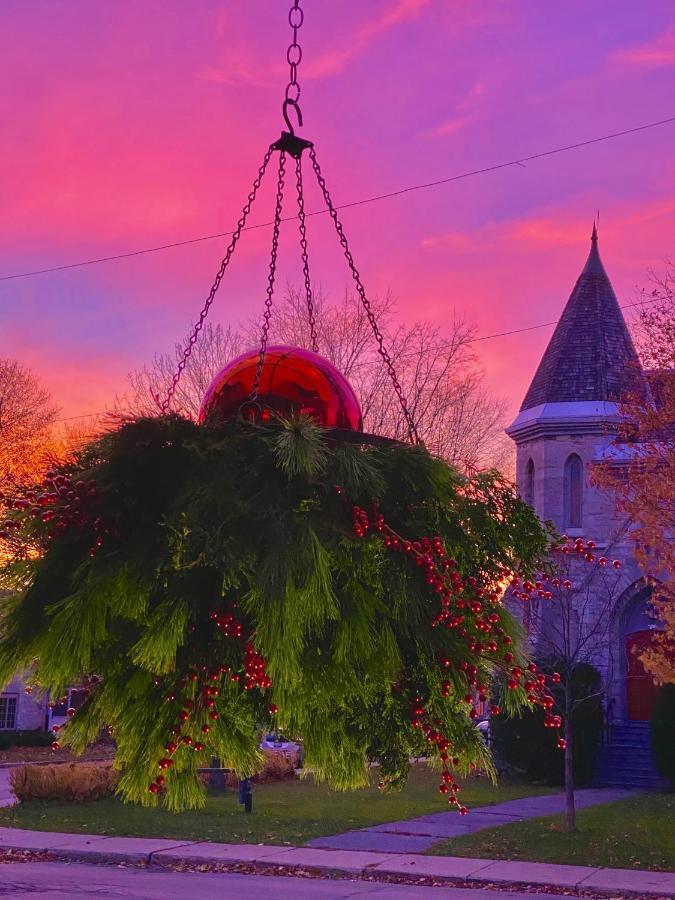 كينفستون The Secret Garden Inn المظهر الخارجي الصورة