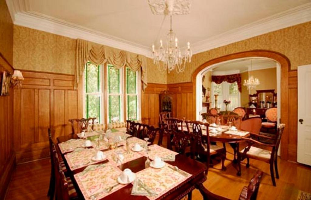 كينفستون The Secret Garden Inn المظهر الخارجي الصورة