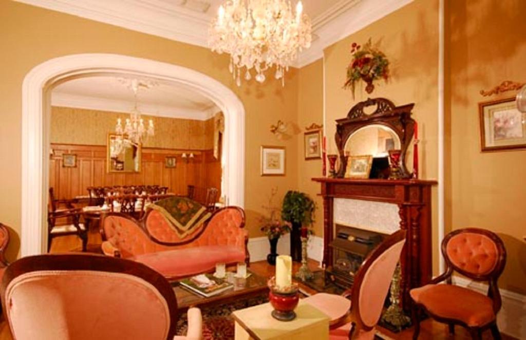 كينفستون The Secret Garden Inn المظهر الخارجي الصورة